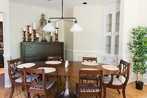 Easyhosts.Amazing Victorian House