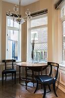 Easyhosts.Amazing Victorian House