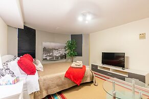 Easyhosts.Amazing Victorian House