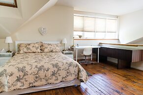 Easyhosts.Amazing Victorian House