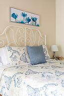 Easyhosts.Amazing Victorian House