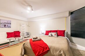 Easyhosts.Amazing Victorian House