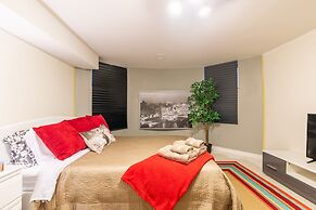 Easyhosts.Amazing Victorian House