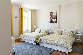 Easyhosts.Amazing Victorian House