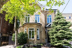 Easyhosts.Amazing Victorian House