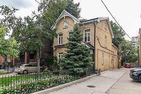 Easyhosts.Amazing Victorian House