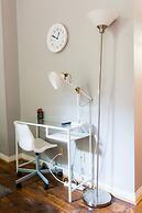 Easyhosts.Amazing Victorian House