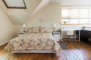 Easyhosts.Amazing Victorian House