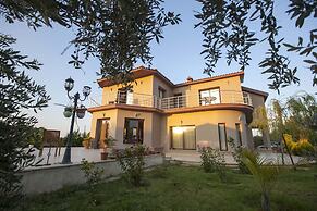 Hera Kyrenia Gardens