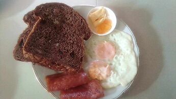 Guanna's Place Room and Resto Bar