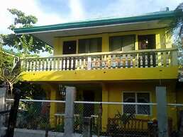 Guanna's Place Room and Resto Bar