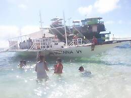 Guanna's Place Room and Resto Bar