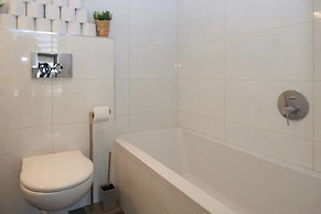 Chic in City Center by FeelHome 