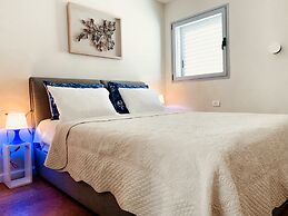 Chic in City Center by FeelHome 