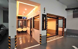 Chic in City Center by FeelHome 