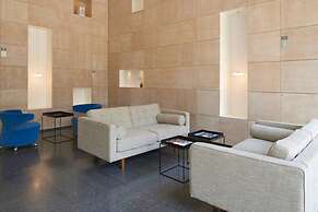 Chic in City Center by FeelHome 