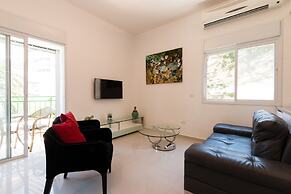 Comfort Family Apartment near Beach by FeelHome