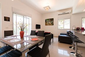 Comfort Family Apartment near Beach by FeelHome
