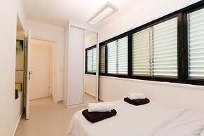 Comfort Family Apartment near Beach by FeelHome