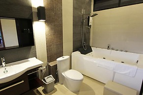 The Grace Amphawa Resort