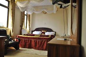 Rich Hotel