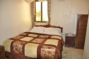 Rich Hotel