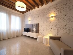 Venice Style Apartments