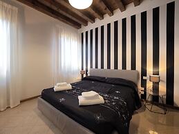 Venice Style Apartments