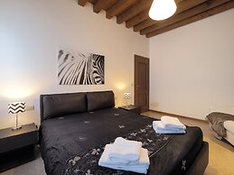 Venice Style Apartments