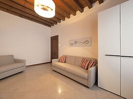 Venice Style Apartments