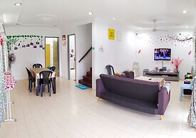 H Homestay - 500Mbps Wifi, Full Astro & Private Parking