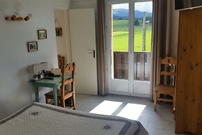 Logis Hôtel Le Gai Pinson