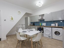 Townhouse Plus @ 40 West St