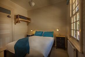 Yarrangobilly Caves House