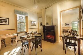 Yarrangobilly Caves House