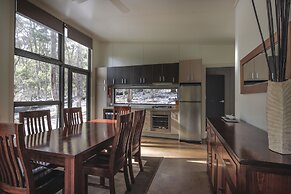 Yarrangobilly Caves House