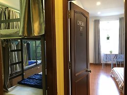 Coffee Shop & Hostel Co Hai