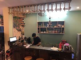 Coffee Shop & Hostel Co Hai