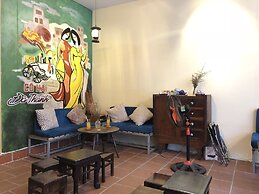 Coffee Shop & Hostel Co Hai