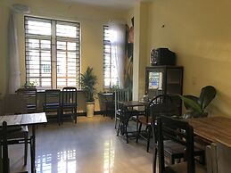 Coffee Shop & Hostel Co Hai