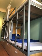 Coffee Shop & Hostel Co Hai