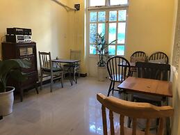 Coffee Shop & Hostel Co Hai