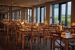 COMIS Hotel & Golf Resort