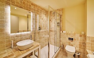 COMIS Hotel & Golf Resort