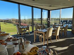 COMIS Hotel & Golf Resort