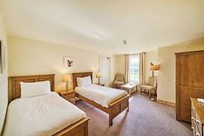 COMIS Hotel & Golf Resort