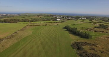 COMIS Hotel & Golf Resort