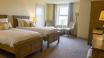 COMIS Hotel & Golf Resort