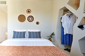 Aeon Suites - Adults Only