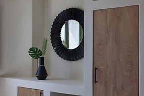 Aeon Suites - Adults Only